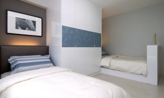 niebiesko biała podwójna sypialnia (2)